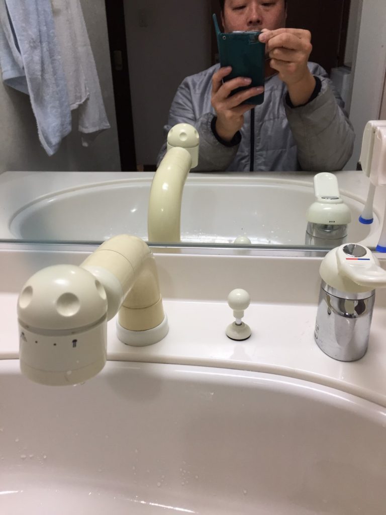 蛇口からポタポタと水が漏れてきたので水道代が気になるので、水栓交換を依頼されました!